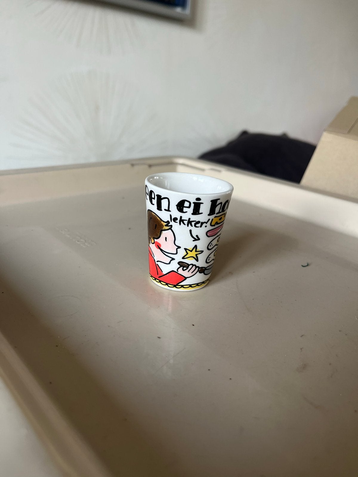 Blond Amsterdam eierdopje - 'een ei hoort erbij', Huis en Inrichting, Keuken | Servies, Keramiek, Overige typen, Ophalen of Verzenden