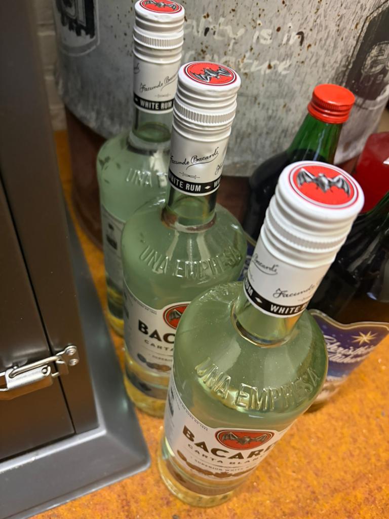 Bacardi 3 liter, Ophalen