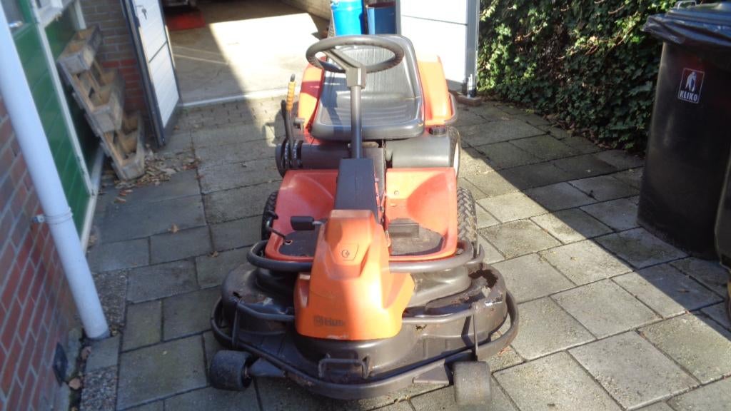 wegens inruil husqvarna frontmaaier/hydrostaat/met werk