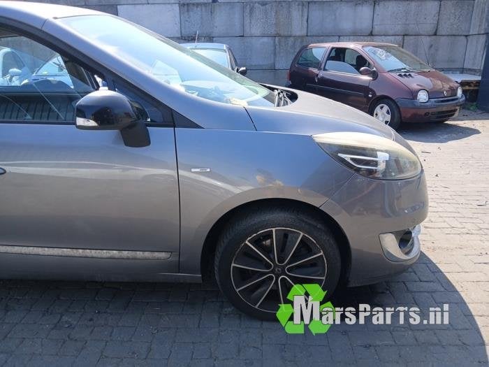 Scherm rechts-voor van een Renault Grand Scenic