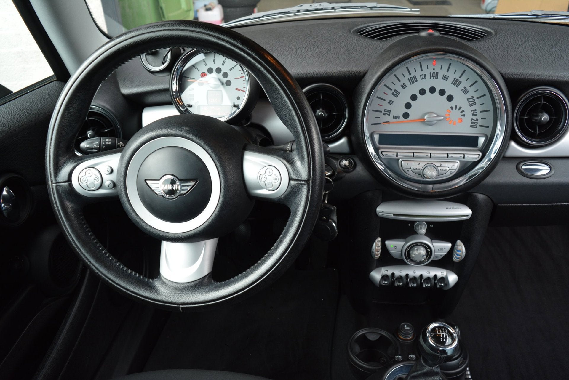 Mini 1.6 Cooper Business Line | Airco | 17 inch | Cruise | E, Euro 5, Stof, 4 cilinders, 4 stoelen