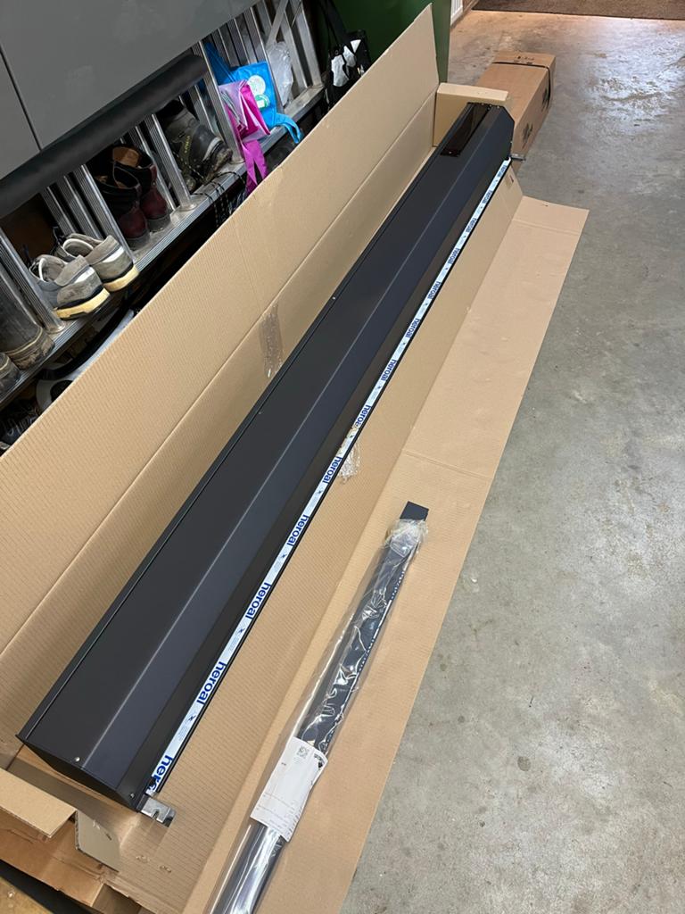 Nieuwe solar rolluiken, Doe-het-zelf en Verbouw, Rolluiken, Ophalen, Overige kleuren, 100 tot 150 cm, Nieuw