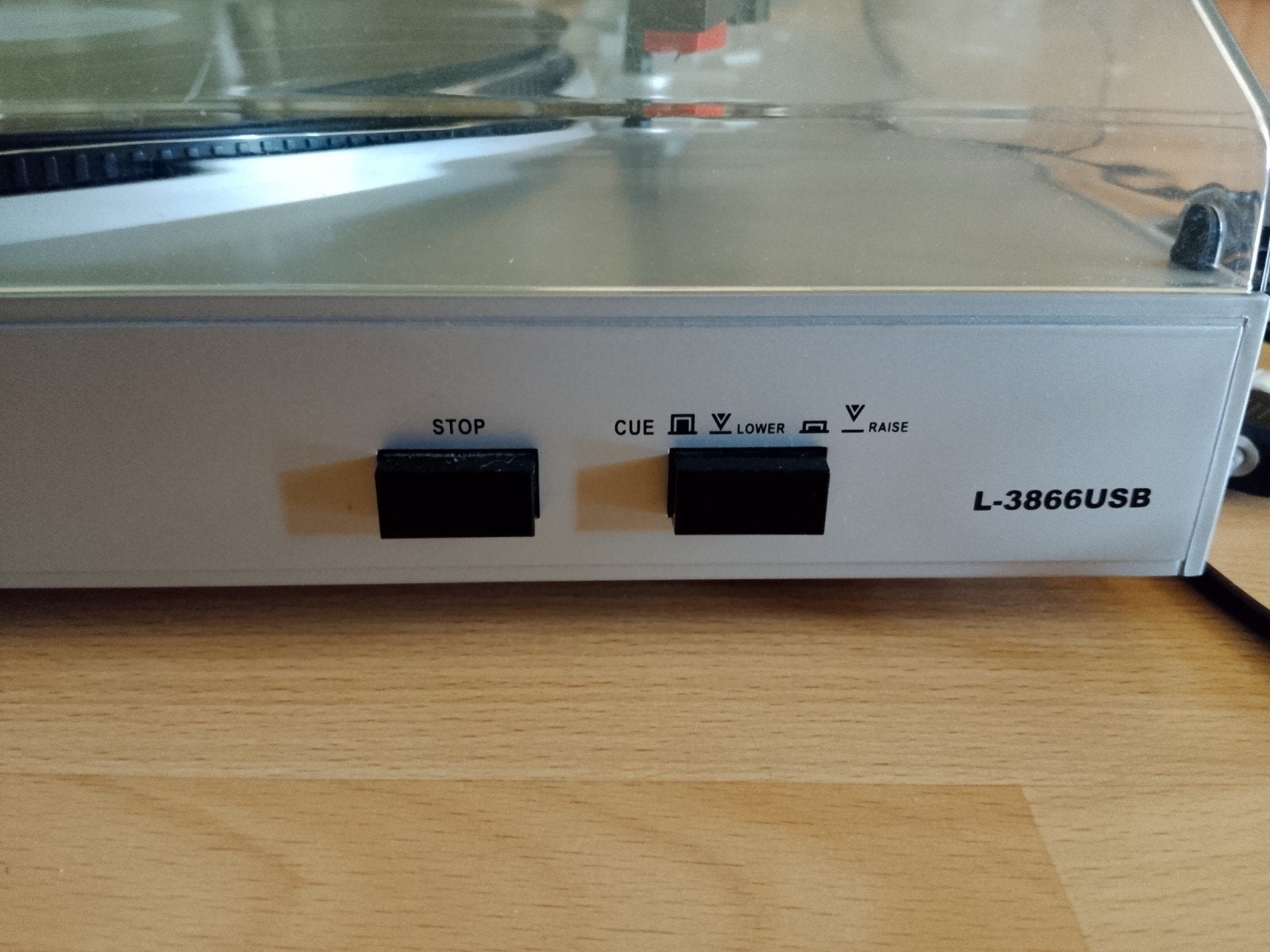 Foto 4 van LENCO zilverkleurige platenspeler - Recordplayer 

Goedwe