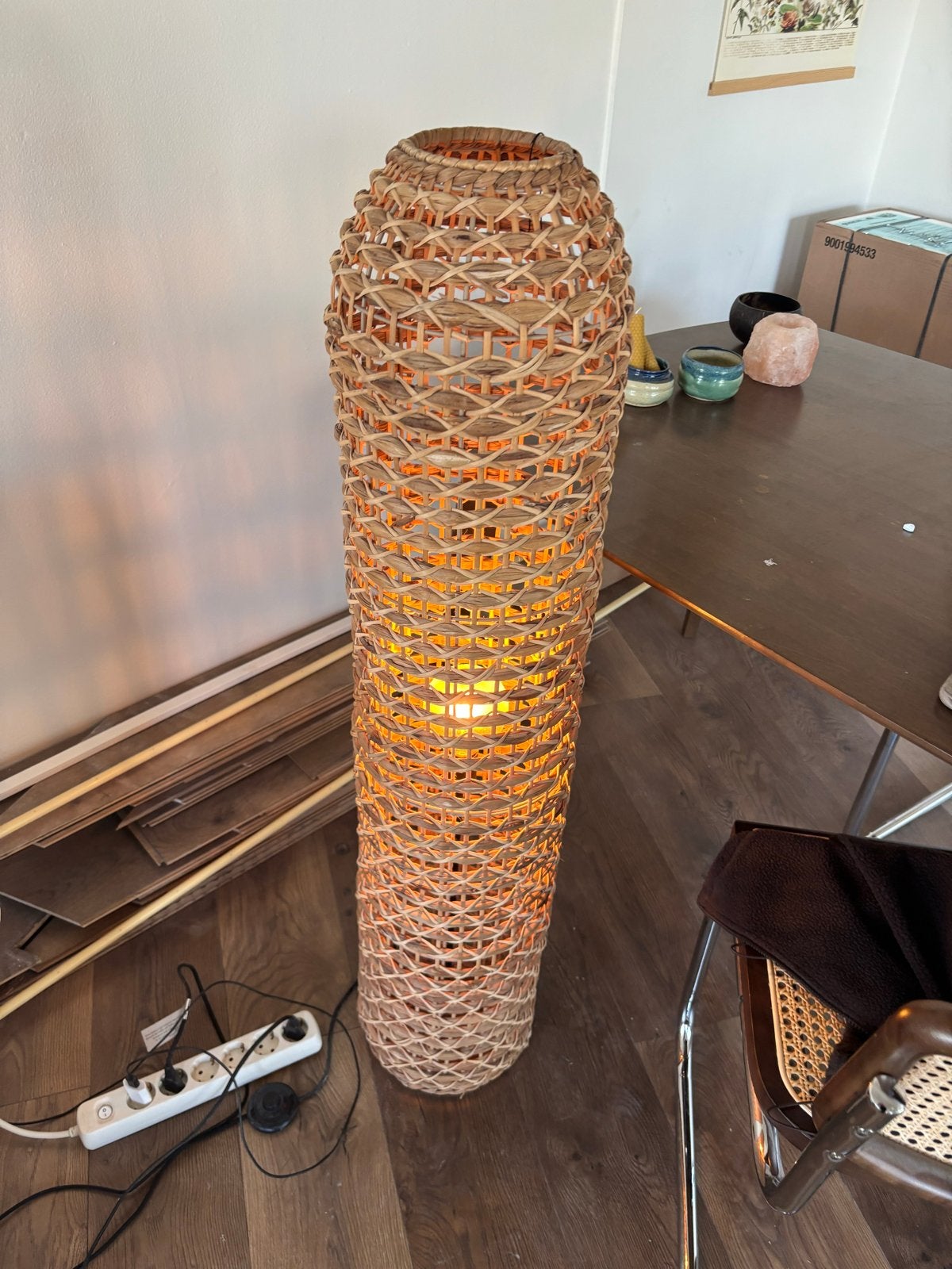 Unieke rotan vloerlamp - sfeervolle verlichting, Huis en Inrichting, Lampen | Vloerlampen, Ophalen of Verzenden, Zo goed als nieuw