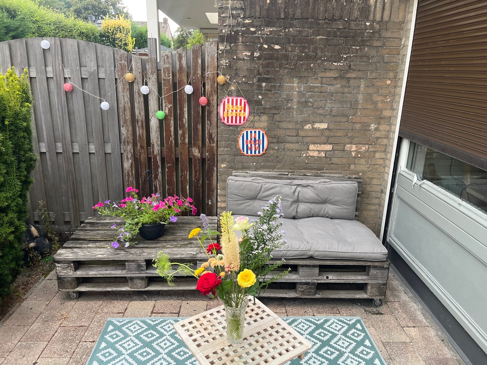 Gratis: Loungeset van pallets met kussens, Gebruikt, Loungeset, Bank, Hout