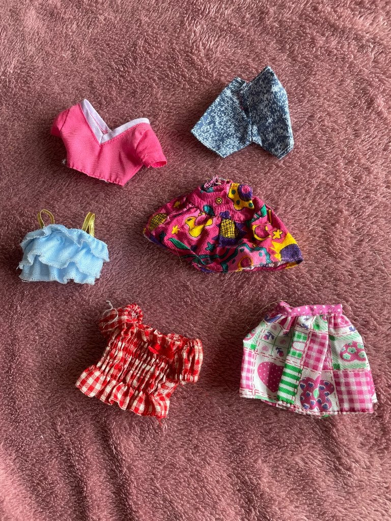 Vintage retro barbie fleur sindy barbiekleertjes tops rokjes, Verzamelen, Ophalen of Verzenden, Zo goed als nieuw, Kleertjes