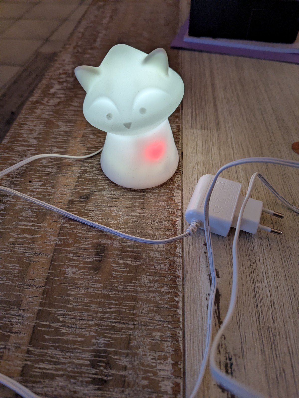 IKEA LURIGA nachtlampje met oplichtend rood hartje, Met schakelaar, Wit, Gebruikt, Kunststof