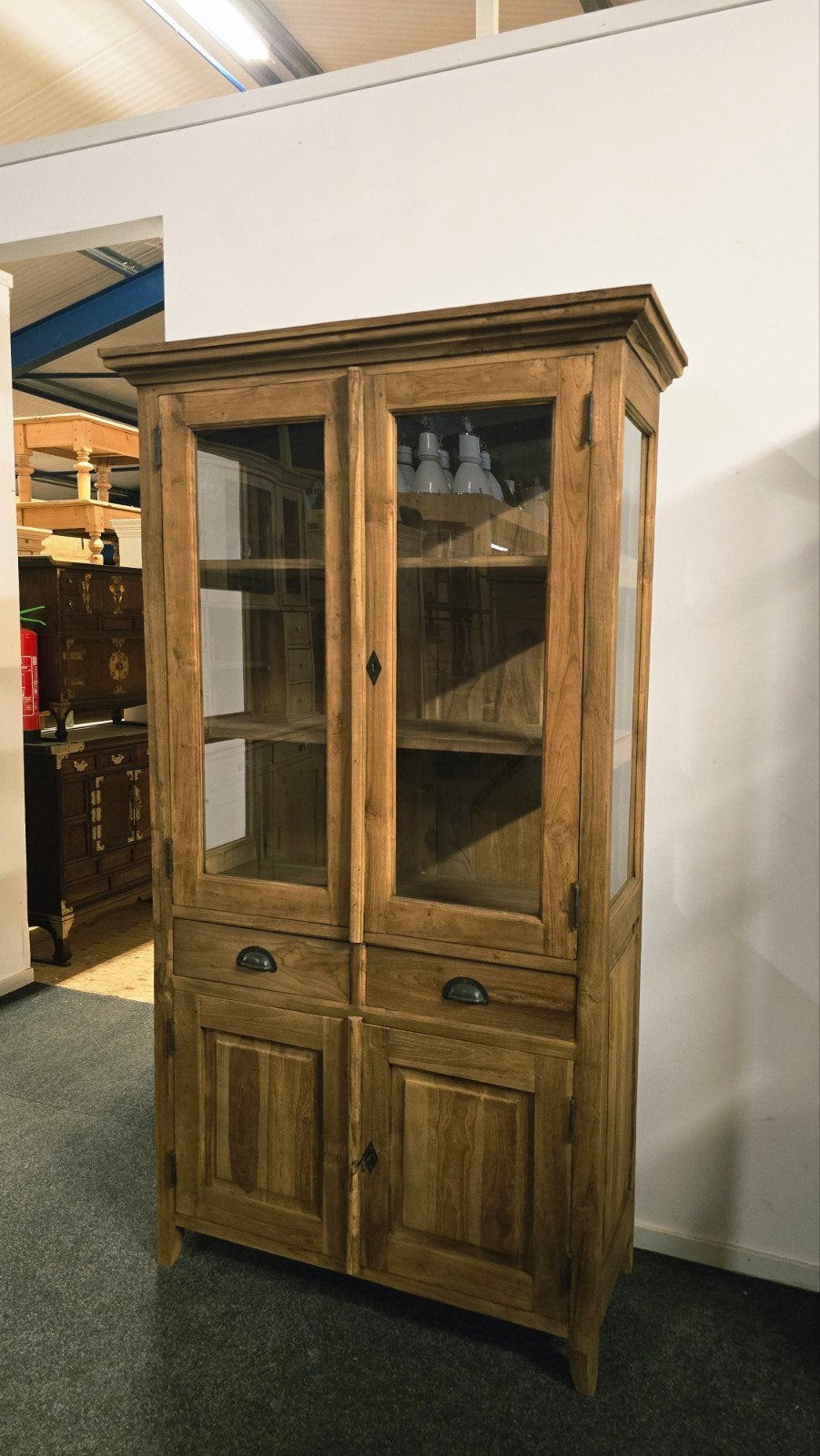 Mooie Teak Houten Vitrinekast uit voorraad leverbaar!, Huis en Inrichting, 100 tot 150 cm, Ophalen of Verzenden, Teakhout, 150 tot 200 cm