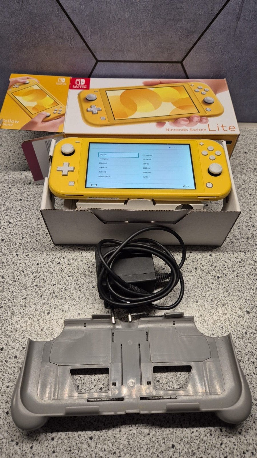 Nintendo Switch Lite Geel met hoes en oplader, Ophalen of Verzenden