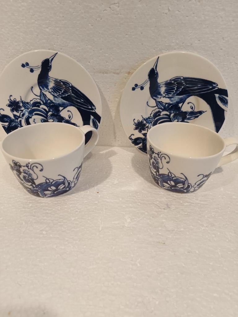2 Royal Delft kop en schotels met vogeldecor, Huis en Inrichting, Keuken | Servies, Zo goed als nieuw, Kop(pen) en/of Schotel(s)