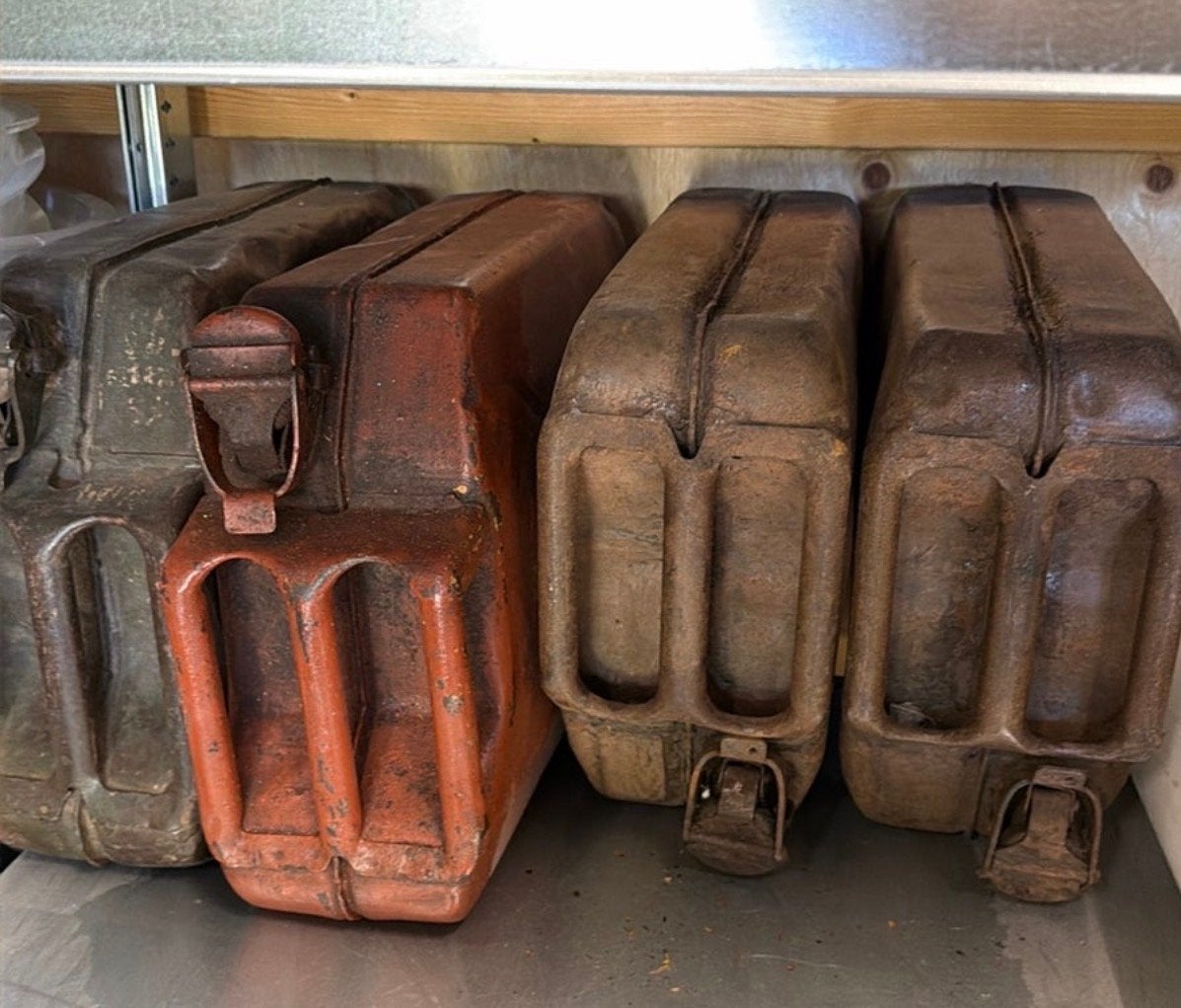 Vintage Jerrycans - Set van 5, Ophalen