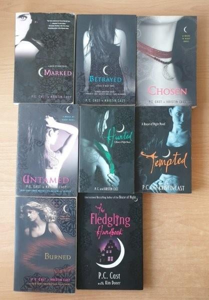 Cast & Cast - 7x House of Night & Fledgling Handbook, Boeken, Fantasy, Gelezen, Ophalen of Verzenden