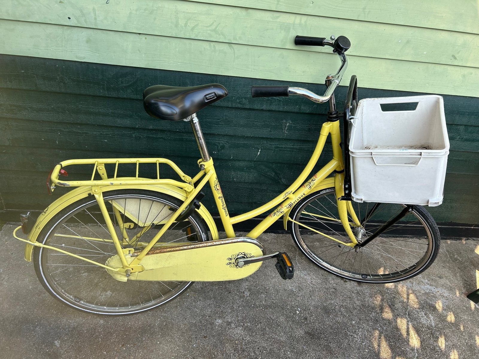 Gele kinderfiets met voordrager en krat, Ophalen, Gebruikt, 20 inch of meer