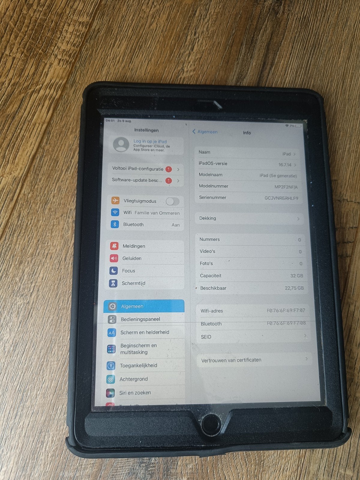 iPad (5e generatie) 32GB met zwarte streep en OtterBox, Computers en Software, Apple iPads, Gebruikt, 32 GB, Apple iPad, Zwart