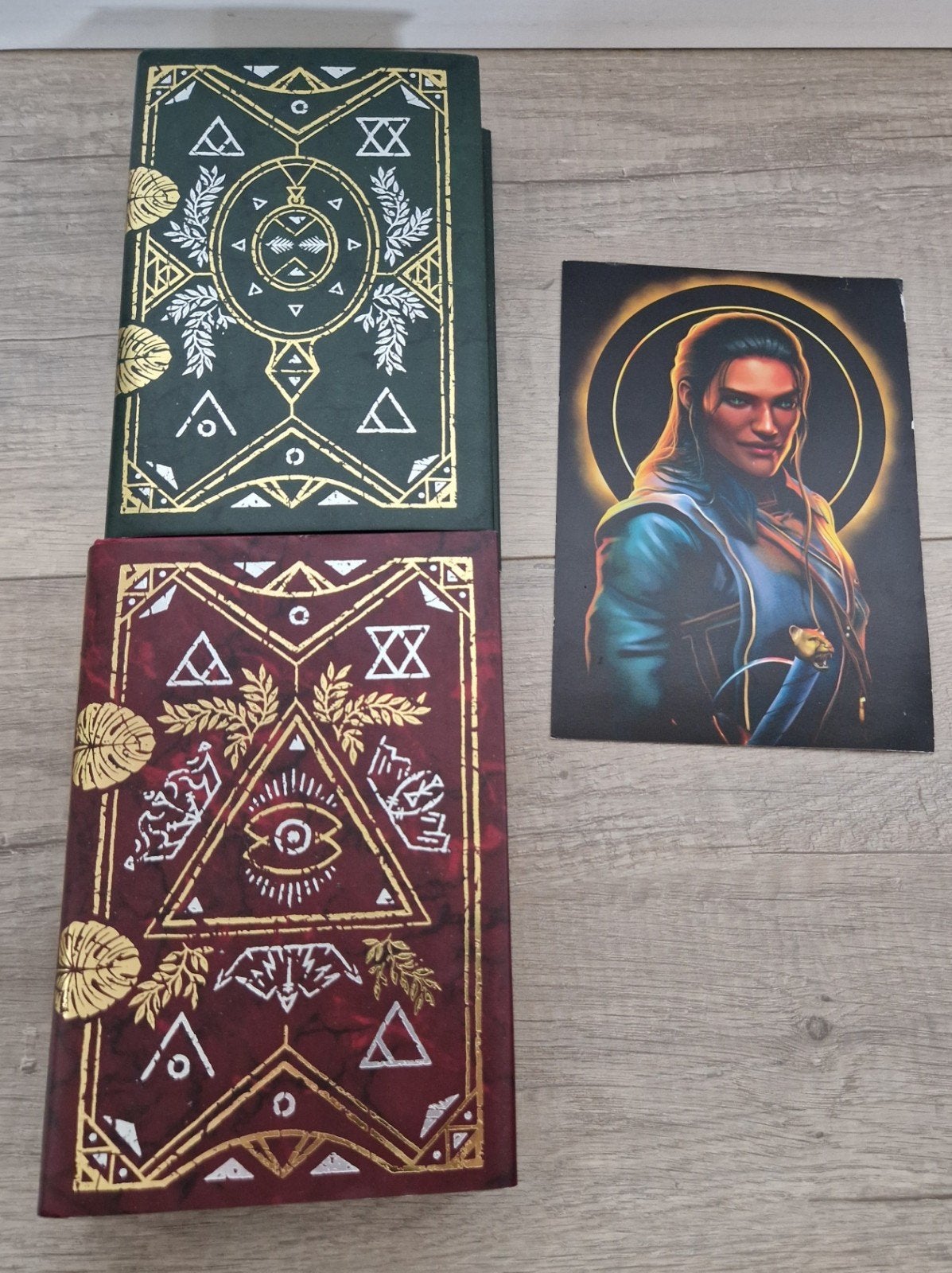 Fairyloot boeken witches steeped in gold empress crowned red, Ophalen of Verzenden, Zo goed als nieuw