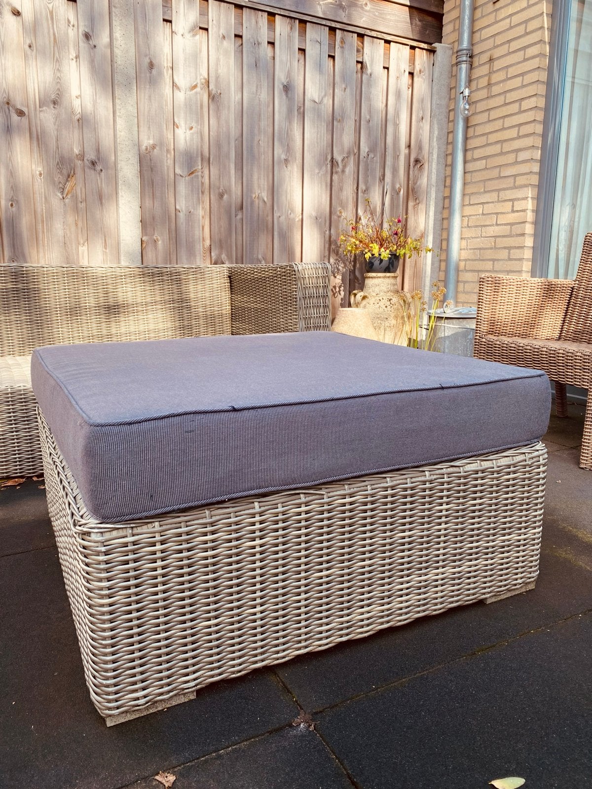 Fonteyn Wicker Hocker met Kussen 90x90 cm, Gebruikt, Hocker, Loungeset, Wicker