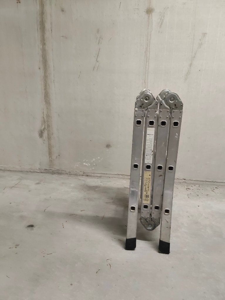 Opvouwbare aluminium ladder - Veelzijdig en compact, Doe-het-zelf en Verbouw, Ladders en Trappen, Ophalen, Gebruikt, Ladder, Opvouwbaar of Inschuifbaar