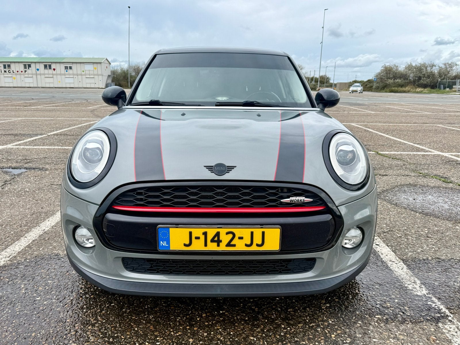 Mini 1.5 Cooper jcw style, 5 deurs, 2015 Grijs, Auto's, Euro 6, Leder en Stof, 49 €/maand, Handgeschakeld
