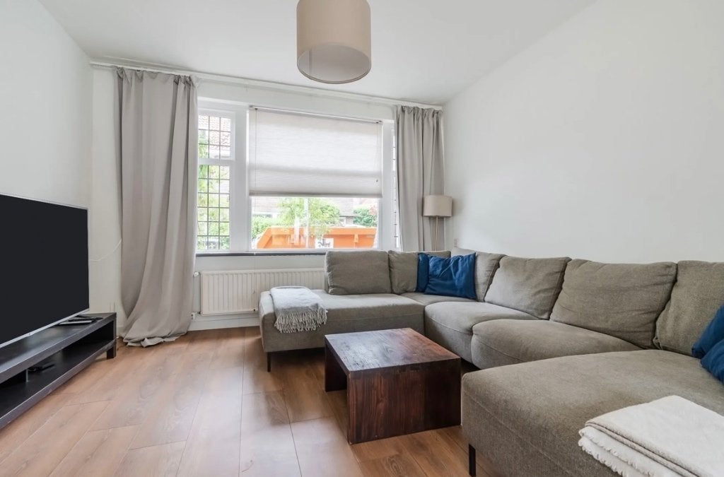 Grote hoekbank grijs (nieuwprijs €2000), Huis en Inrichting, Banken | Bankstellen, Ophalen, 250 tot 300 cm, Hoekbank, Zo goed als nieuw
