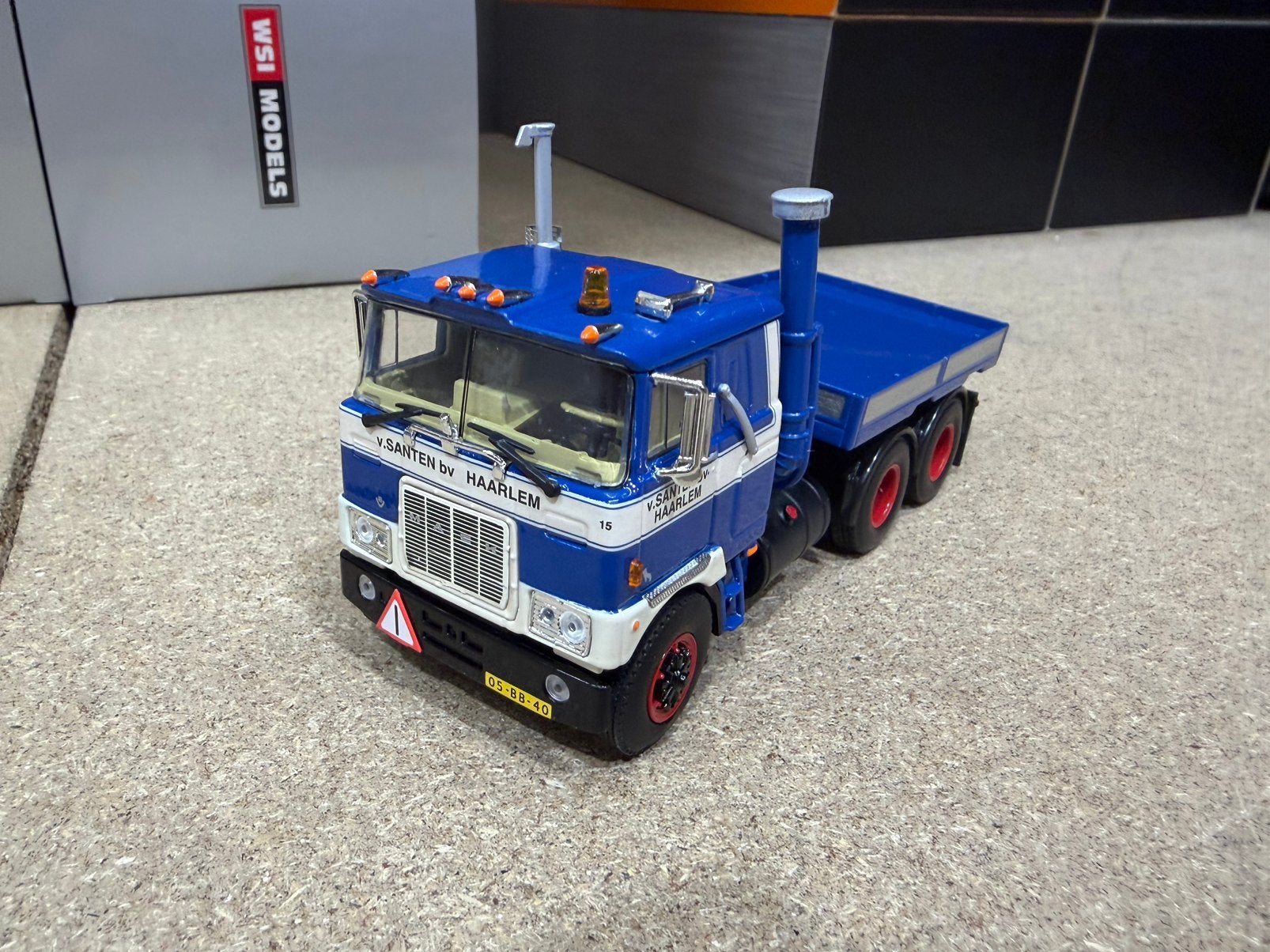 WSI MACK F700 VAN SANTEN 6x4 TRANSPORT BV, Hobby en Vrije tijd, Modelauto's | 1:50, Ophalen of Verzenden, Nieuw, Bus of Vrachtwagen