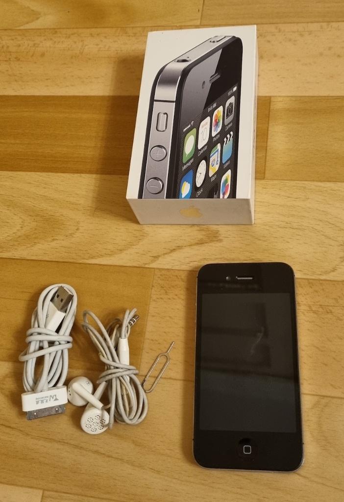 iphone 4 en iphone 4s., Telecommunicatie, Gebruikt, Zwart, Ophalen of Verzenden, Zonder simlock