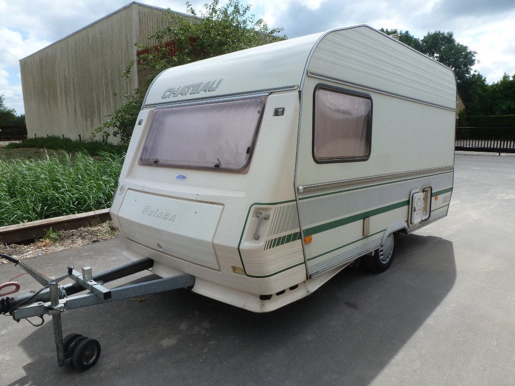 Chateau Chiara 380, modern wit/grijs interieur, Caravans en Kamperen, Caravans, Particulier, tot en met 4, 500 - 750 kg, Standaardzit
