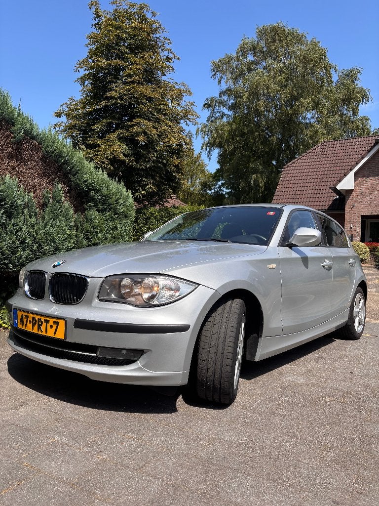 BMW 1-Serie 2.0 118I 5DR 2010 Grijs, Auto's, 1-Serie, Achterwielaandrijving, 1995 cc, Zwart