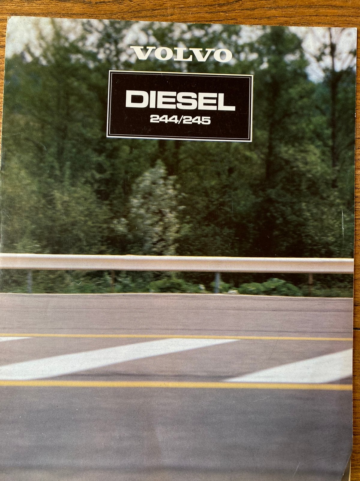 Opvallend VOLVO 244/245 Diesel 1981 autofolder, Verzenden, Zo goed als nieuw, Volvo