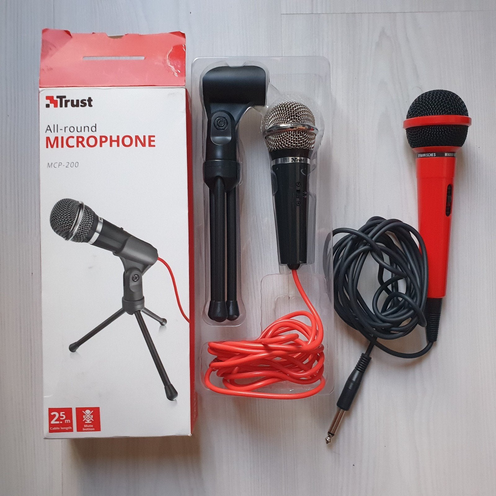 2x Microfoon - Trust All-round & Vivanco Dynamisch, Ophalen of Verzenden, Zo goed als nieuw, Zangmicrofoon