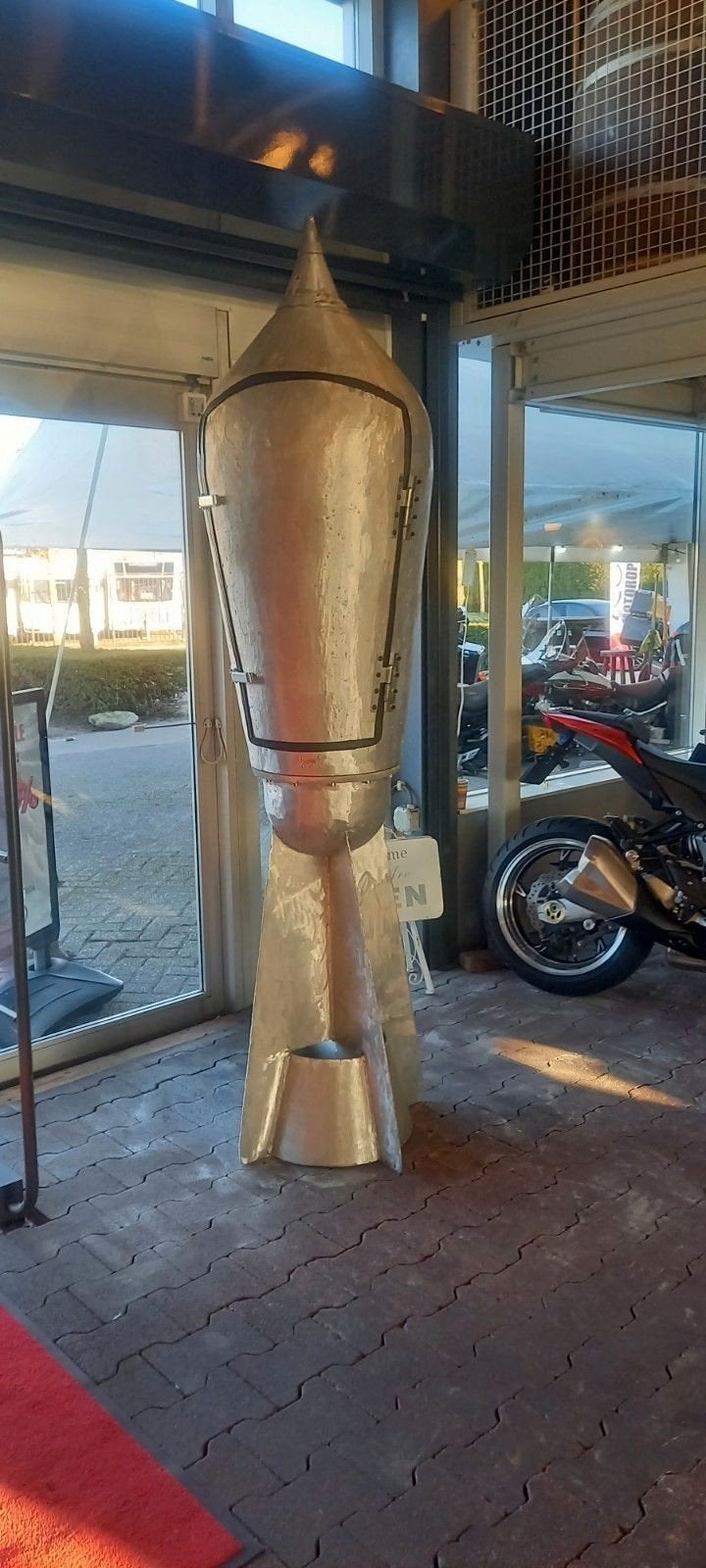 2 grote aluminium raketten kastjes, Ophalen