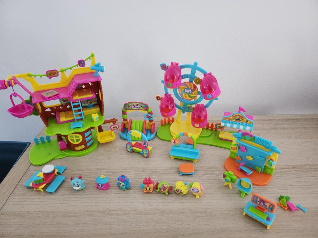 Moji Pops Speelset met Huis, Kermis en Figuren, Ophalen of Verzenden, Gebruikt, Meisje