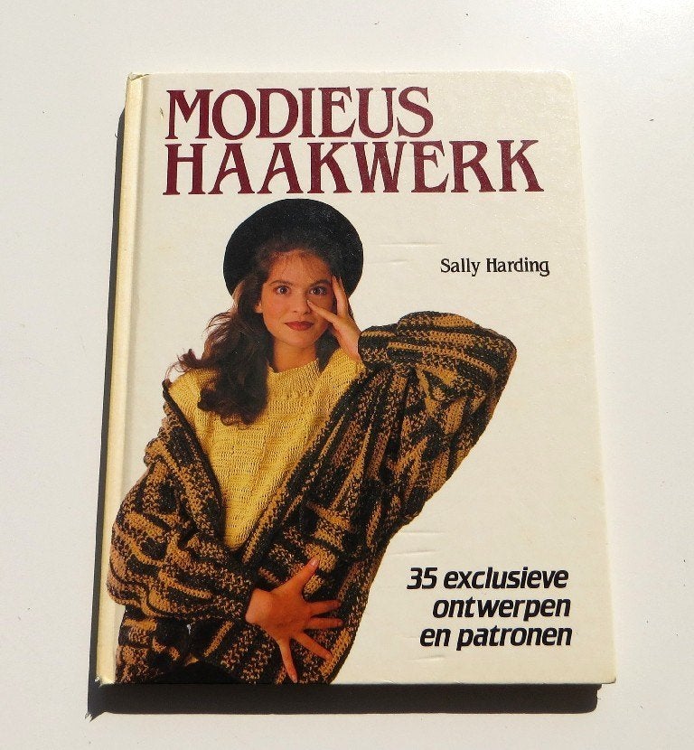 Vintage Haakboek M5504: Sally Harding - Modieus Haakwerk 16+, Ophalen of Verzenden, Zo goed als nieuw, Breien of Haken, Patroon of Boek