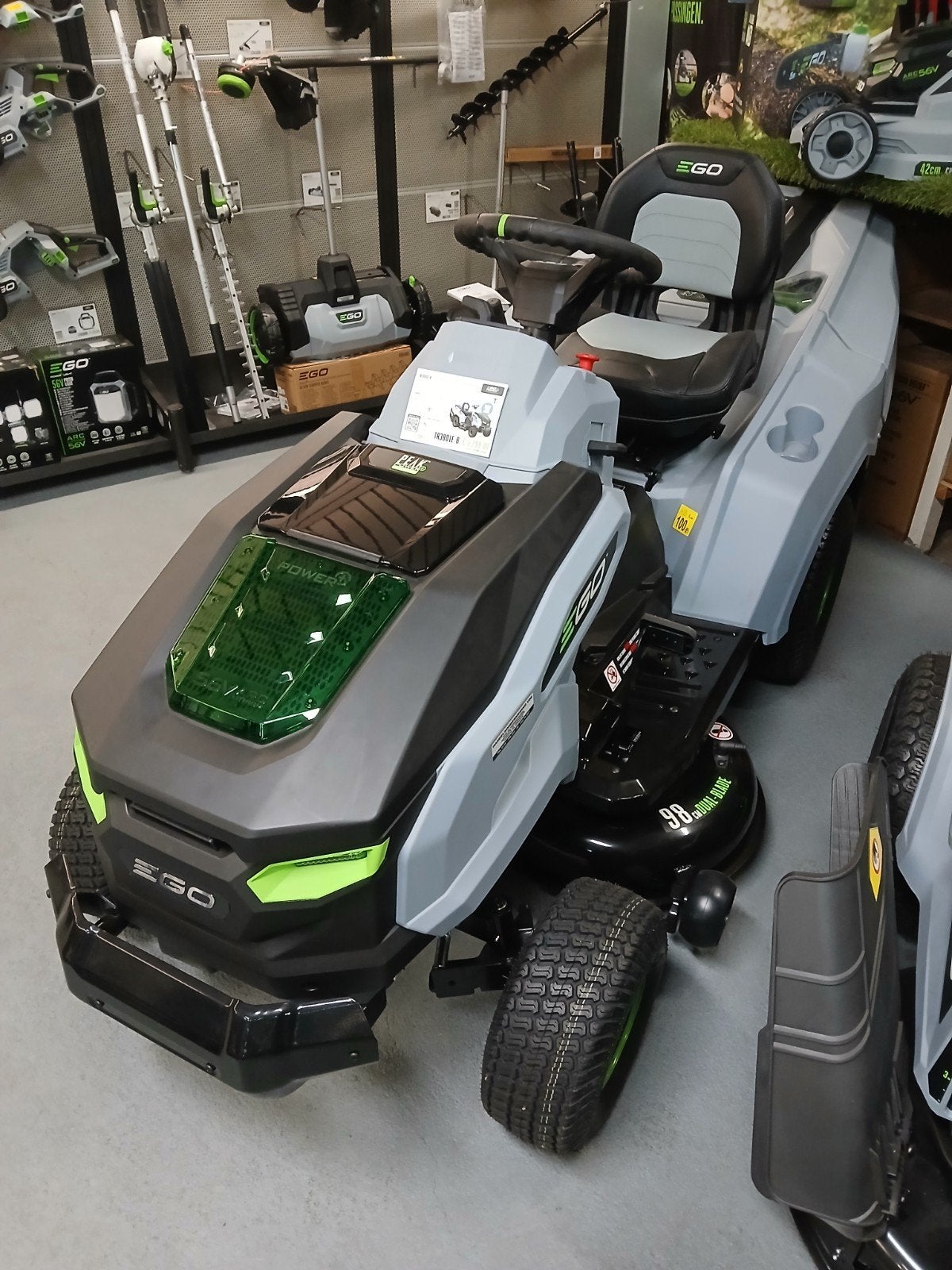 EGO TR3801E-B  4 gratis accu's!! Elektrische zitmaaier, Tuin en Terras, Zitmaaiers, Nieuw, 90 tot 120 cm, Mulchfunctie, Opvangbak