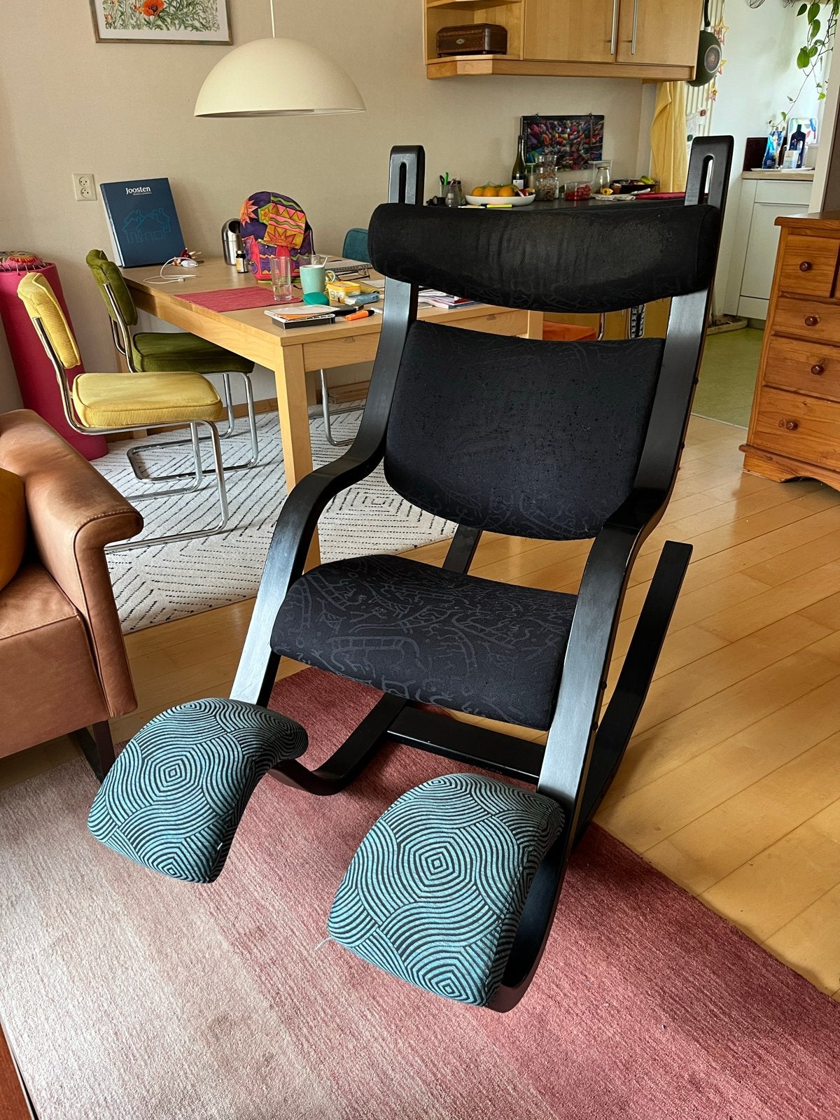 Varier (stokke) Variable Balans kniestoel - Ergonomisch, Huis en Inrichting, Ophalen, Gebruikt, Zwart, Eén