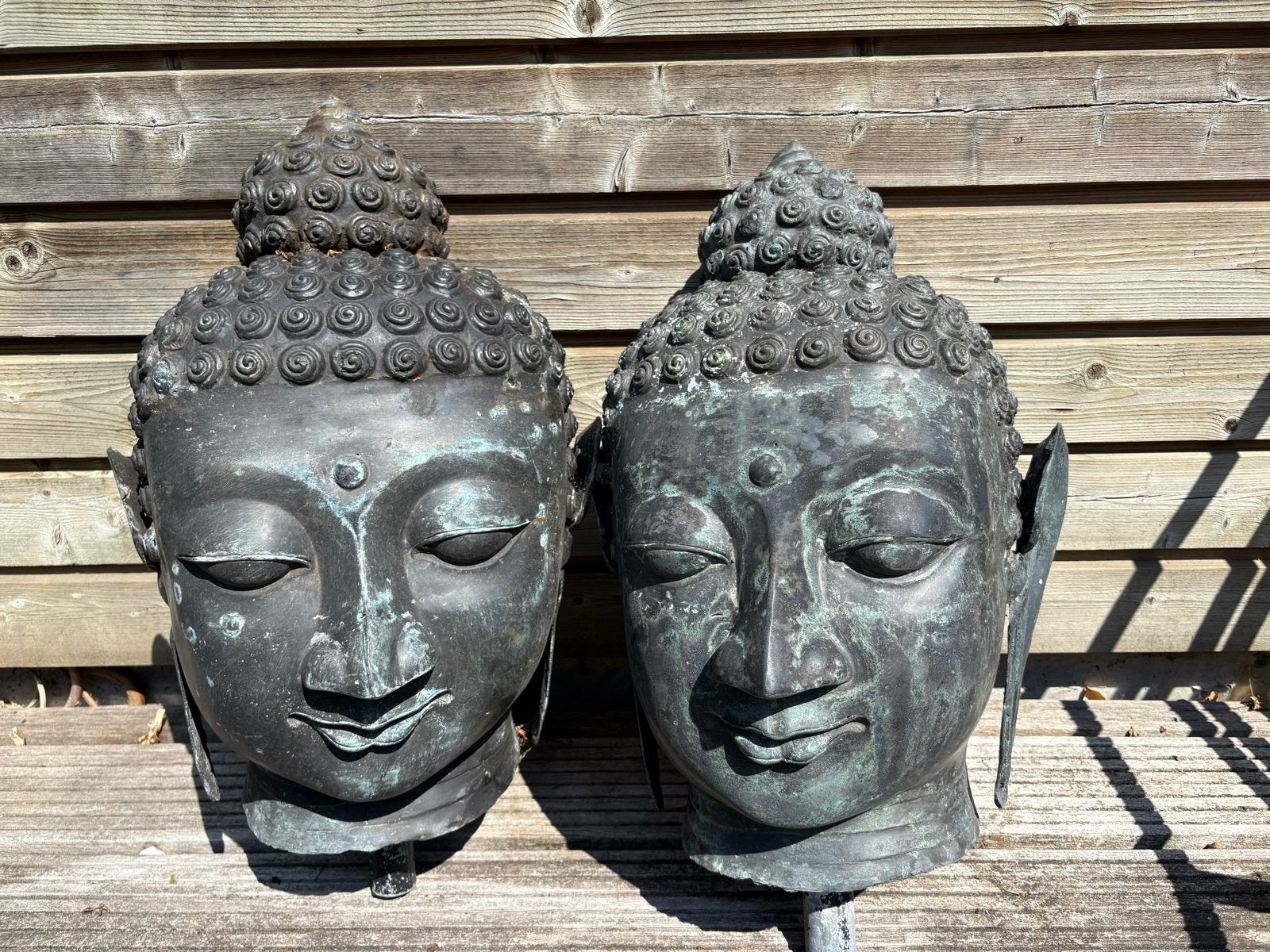 Set van 2 vermoedelijk bronzen Boeddha hoofden, Ophalen, Gebruikt, 75 cm, Grijs