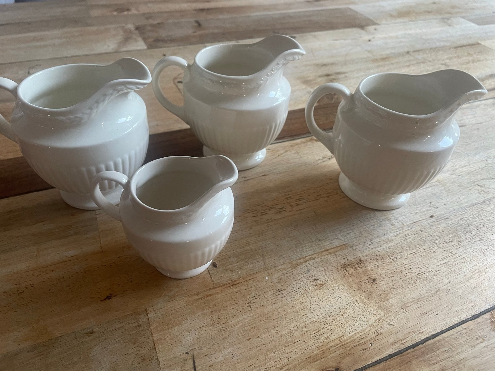4 Wedgwood EDME crèmekleurige kannetjes, Antiek en Kunst, Ophalen of Verzenden