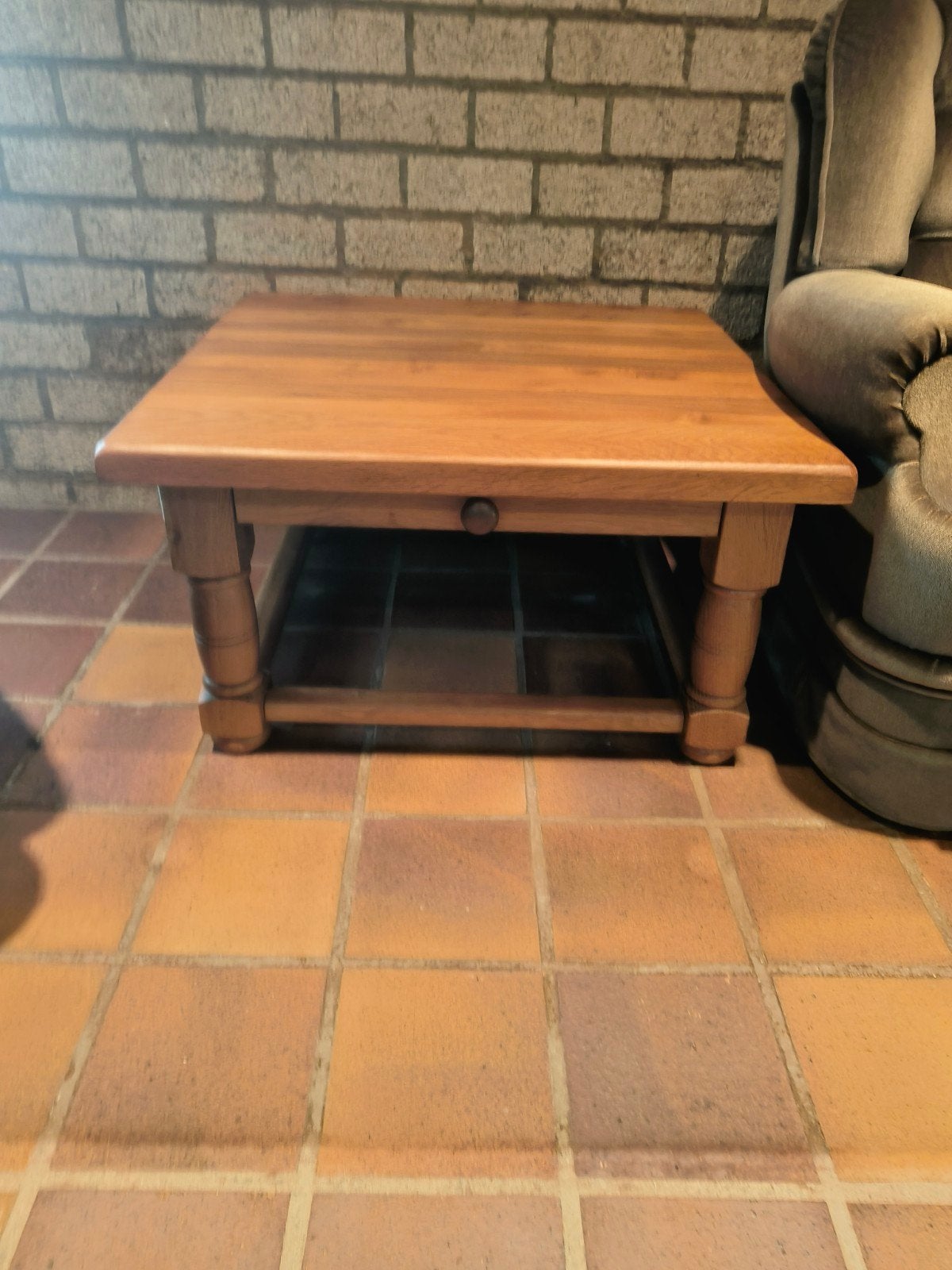 Massief houten salontafel met opbergruimte, Gebruikt, 50 tot 100 cm, Klassiek, Vierkant