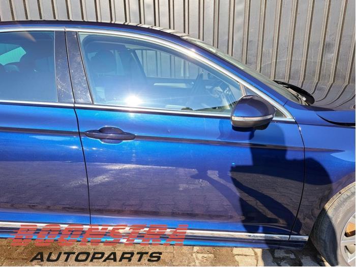 Portier 4Deurs rechts-voor van een Volkswagen Passat (Passat, Gebruikt, -, -, Ophalen of Verzenden