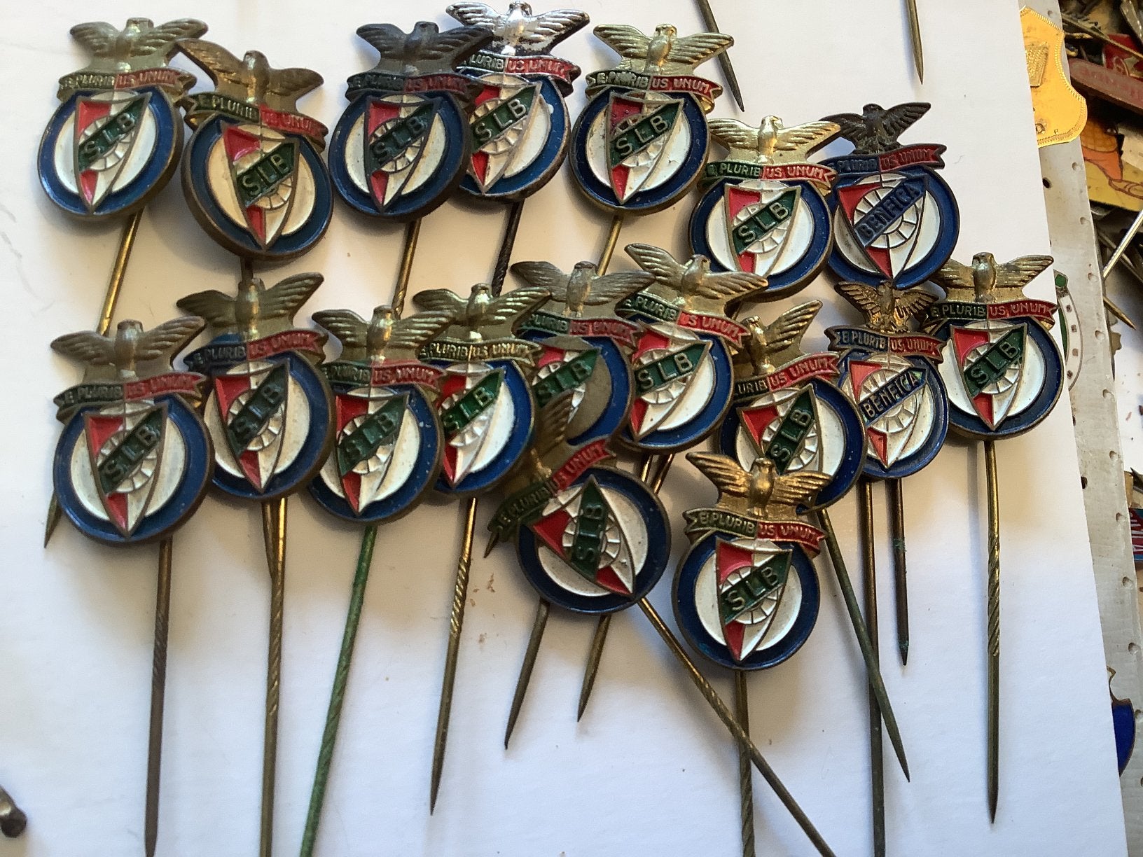 20 metalen speldjes Benfica, Verzamelen, Speldjes, Pins en Buttons, Ophalen of Verzenden, Gebruikt, Overige onderwerpen