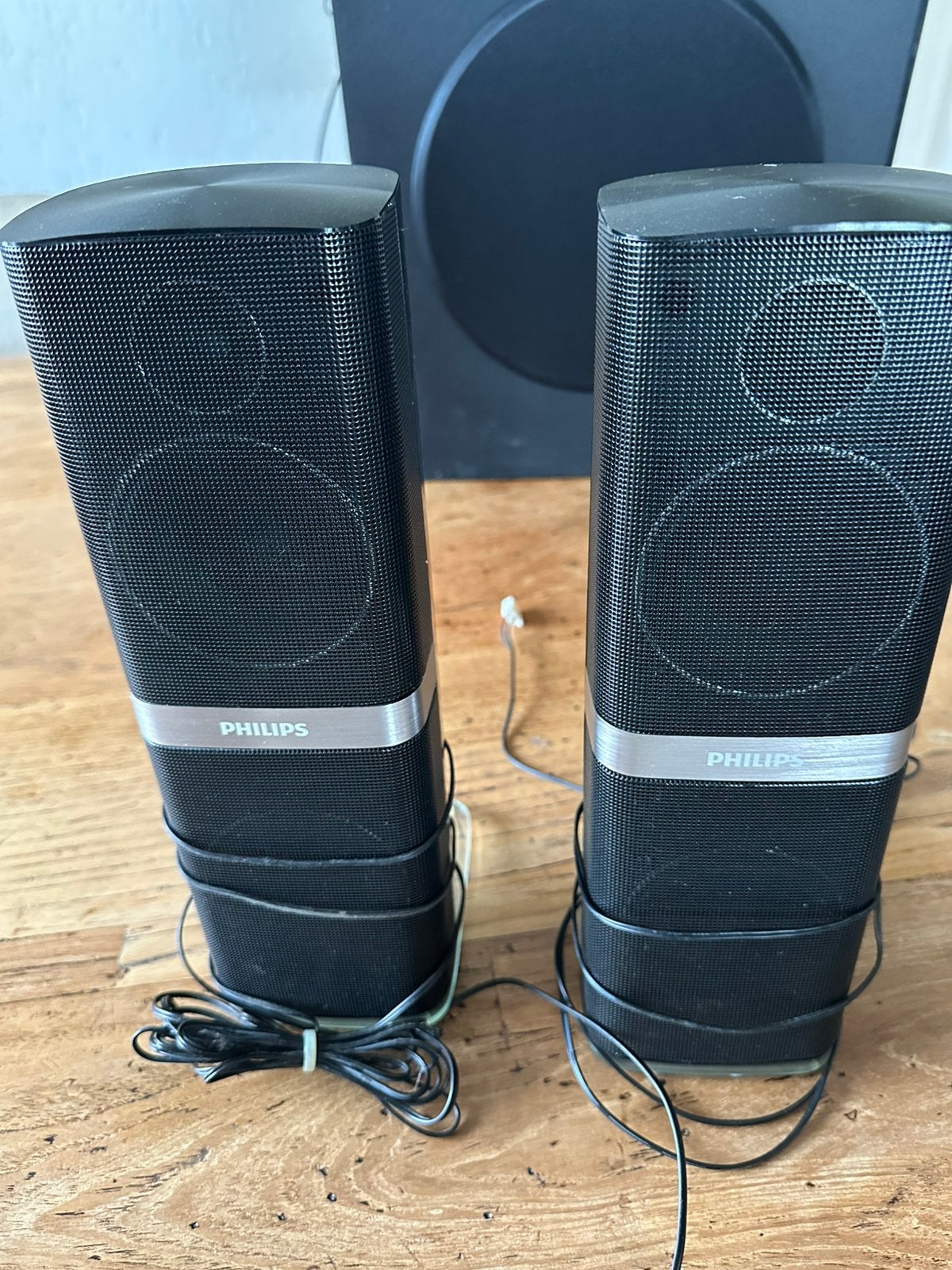 2 muziek boxjes en 1 Subwoofer, Ophalen, Gebruikt