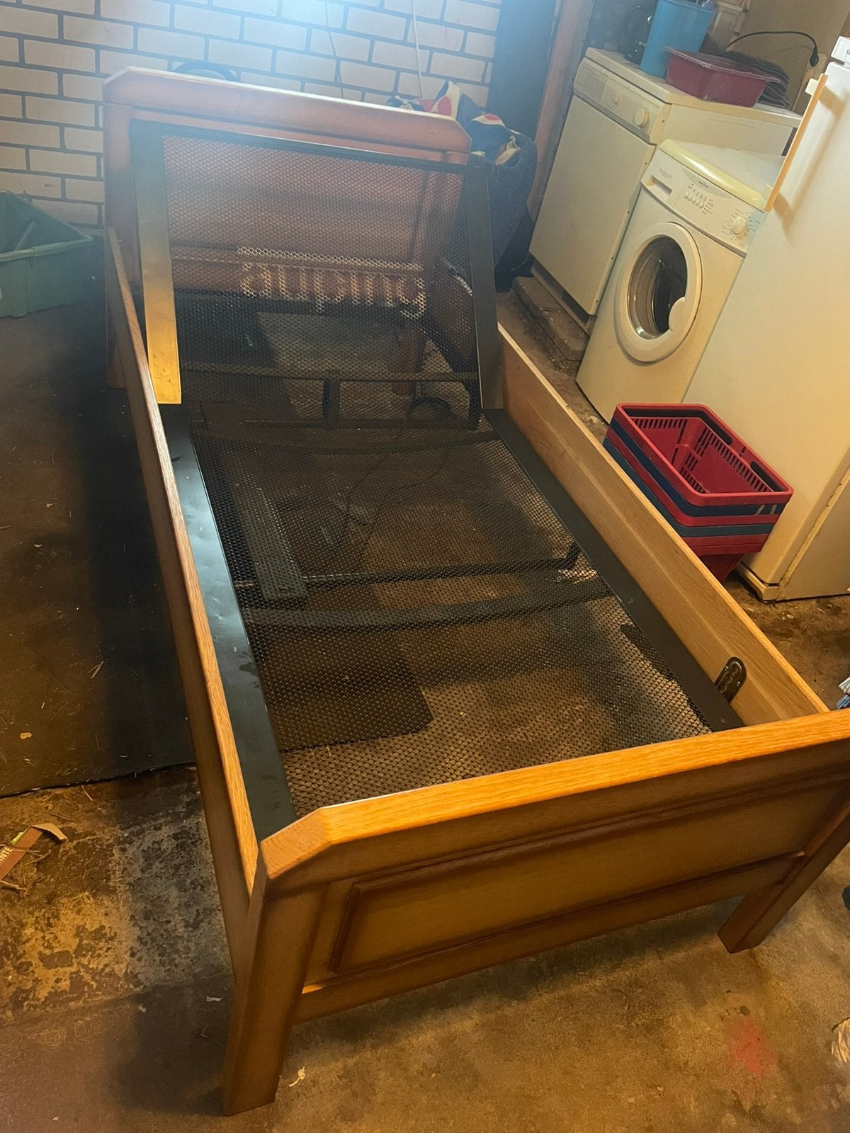 1-persoons bed met verstelbaar hoofdeind, Huis en Inrichting, Slaapkamer | Bedden, Gebruikt, Eenpersoons, 90 cm, Hout, Verstelbaar