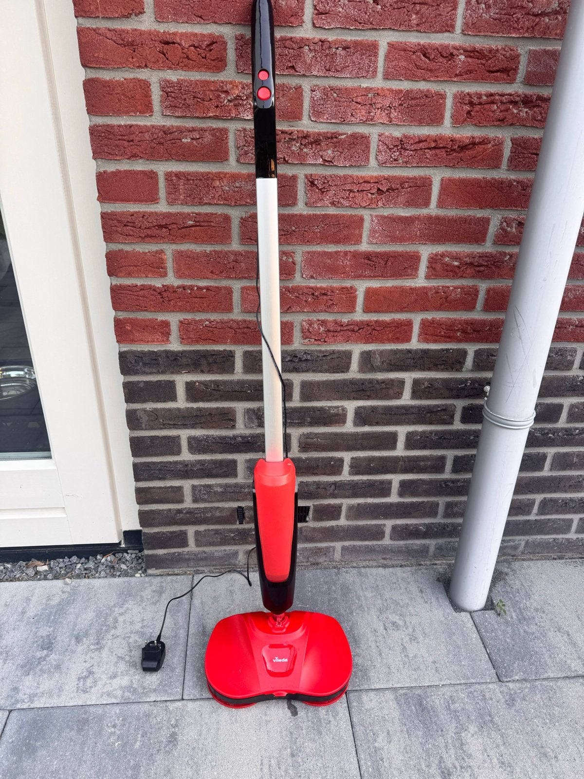 Vileda elektrische vloermop met oplader en 2 pads, Ophalen, Gebruikt