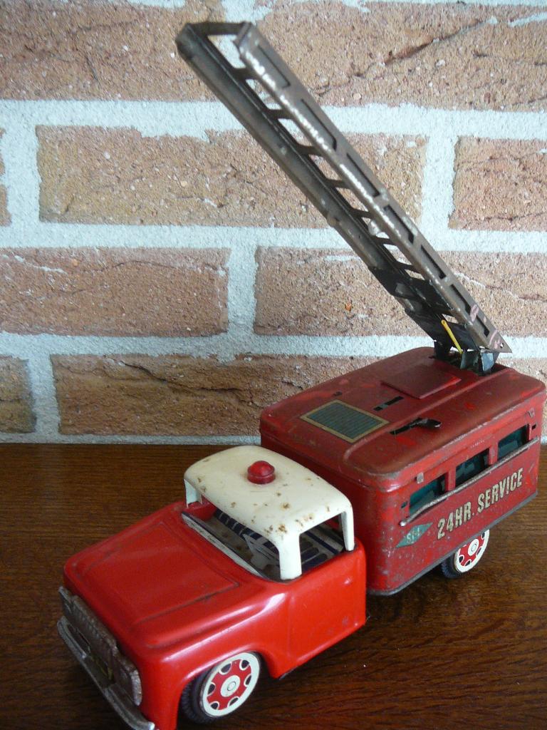 Blikken speelgoed auto. Brandweer . Made in China, Antiek en Kunst, Ophalen of Verzenden