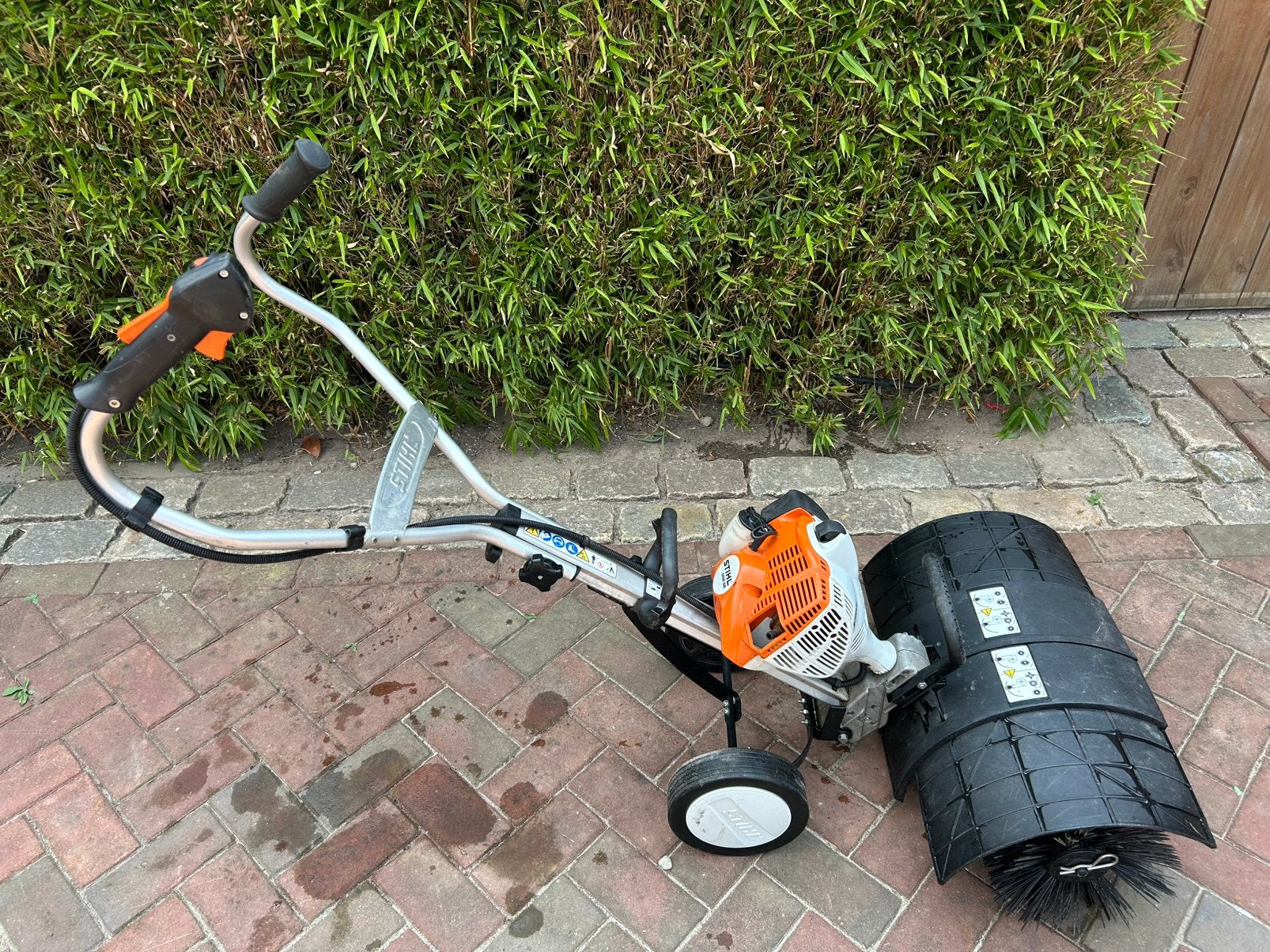 Stihl veegmachine, Ophalen, Zo goed als nieuw, Benzine