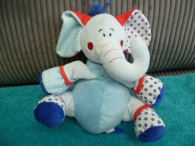 Blauw met rood grote olifant knuffel van Tiamo, Kinderen en Baby's, Speelgoed | Knuffels en Pluche, Zo goed als nieuw, Overige typen