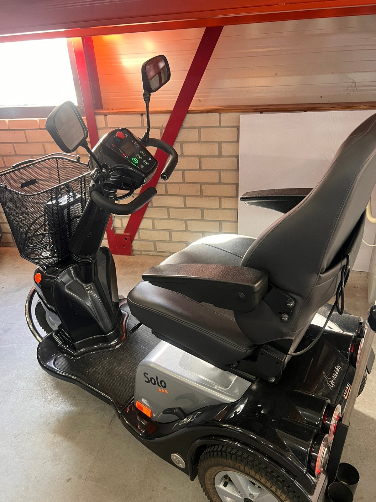 Life & Mobility Solo 3 – Luxe scootmobiel –Zeer nette staat, Zo goed als nieuw, 16 km/u of meer, D, Ophalen