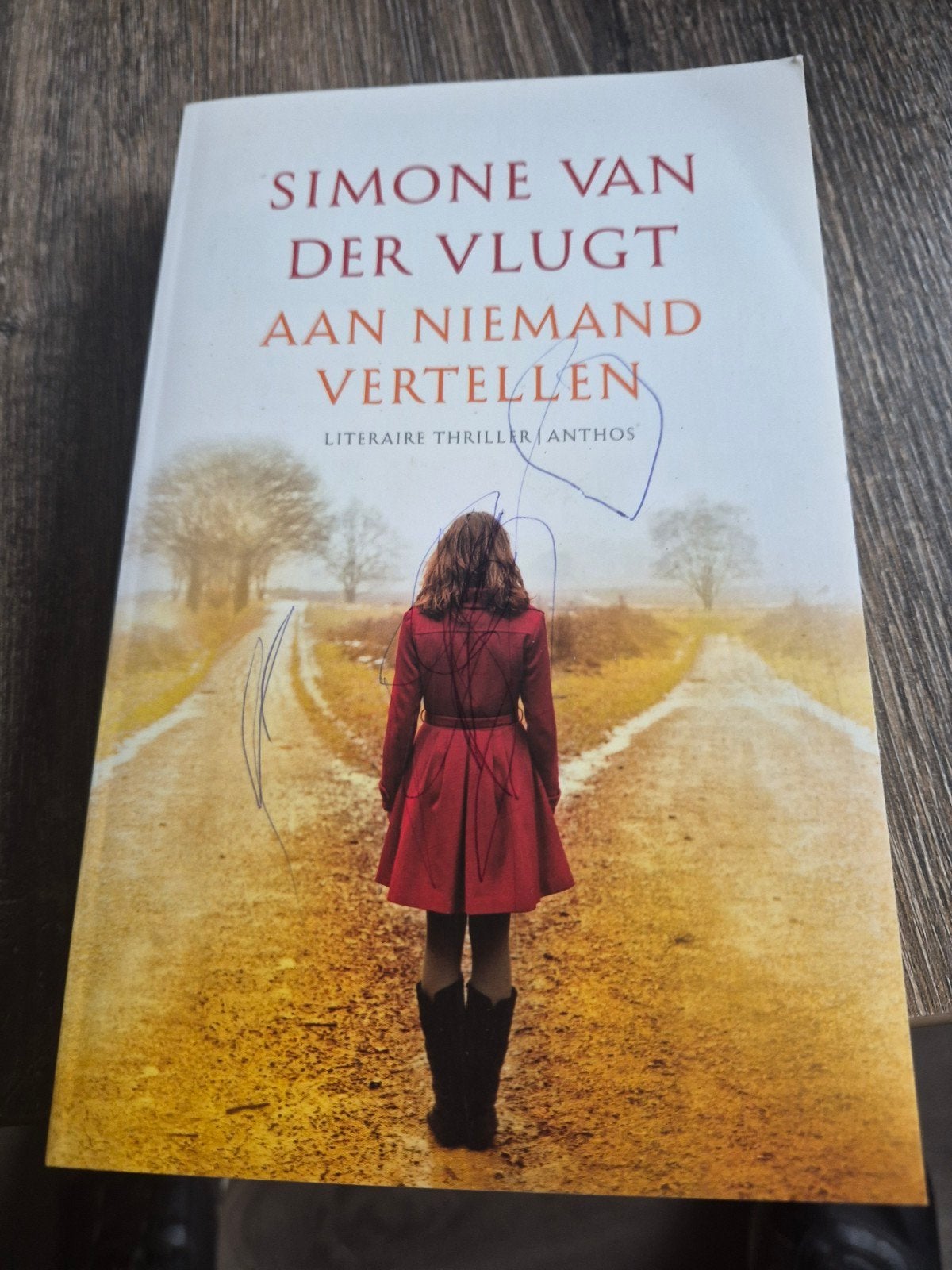 Simone van der Vlugt - Aan niemand vertellen, Ophalen of Verzenden, Zo goed als nieuw, Simone van der Vlugt