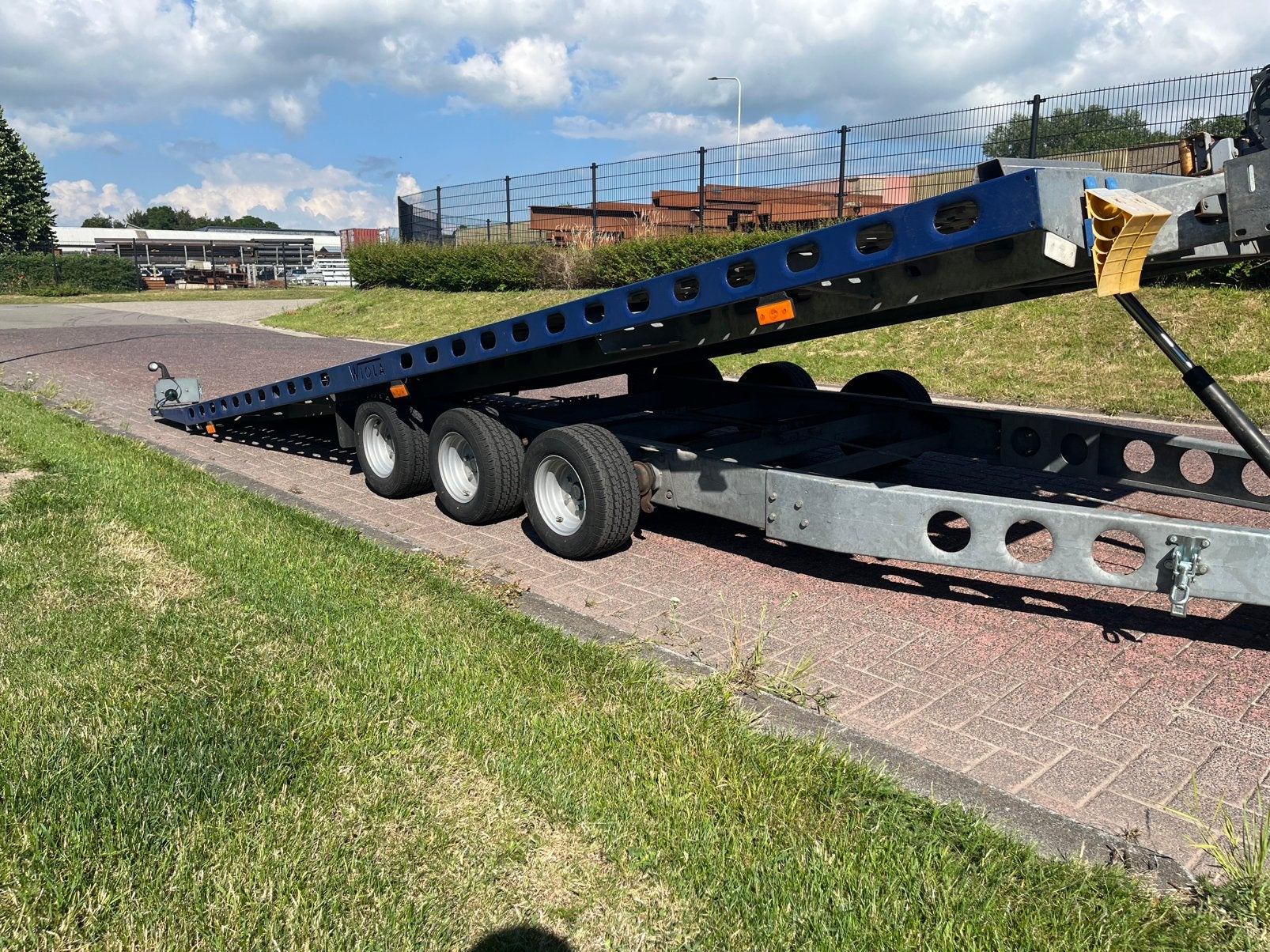 Grote auto ambulance Wiola 3 asser trailer autotransport, Ophalen, Zo goed als nieuw
