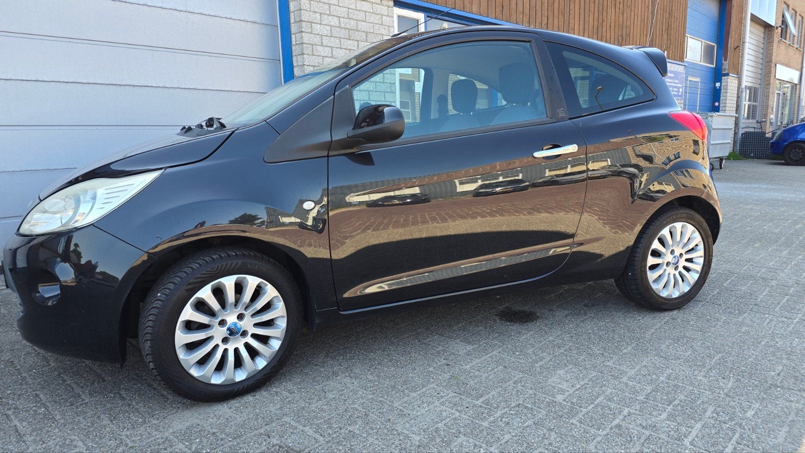Ford Ka 1.2 51KW 2010 Zwart,nw apk,airco,l.metalen velgen, Voorwielaandrijving, Stof, 4 cilinders, 4 stoelen