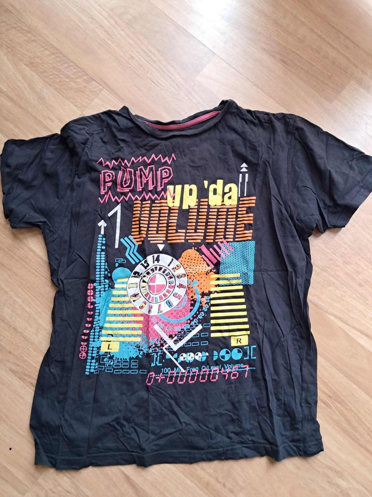Zwart T-shirt met 'Pump Up Da Volume' print - Maat M, Ophalen of Verzenden, Zwart